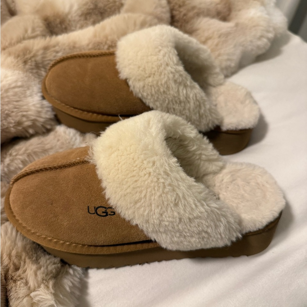 UGG Disquette Platform Slippers